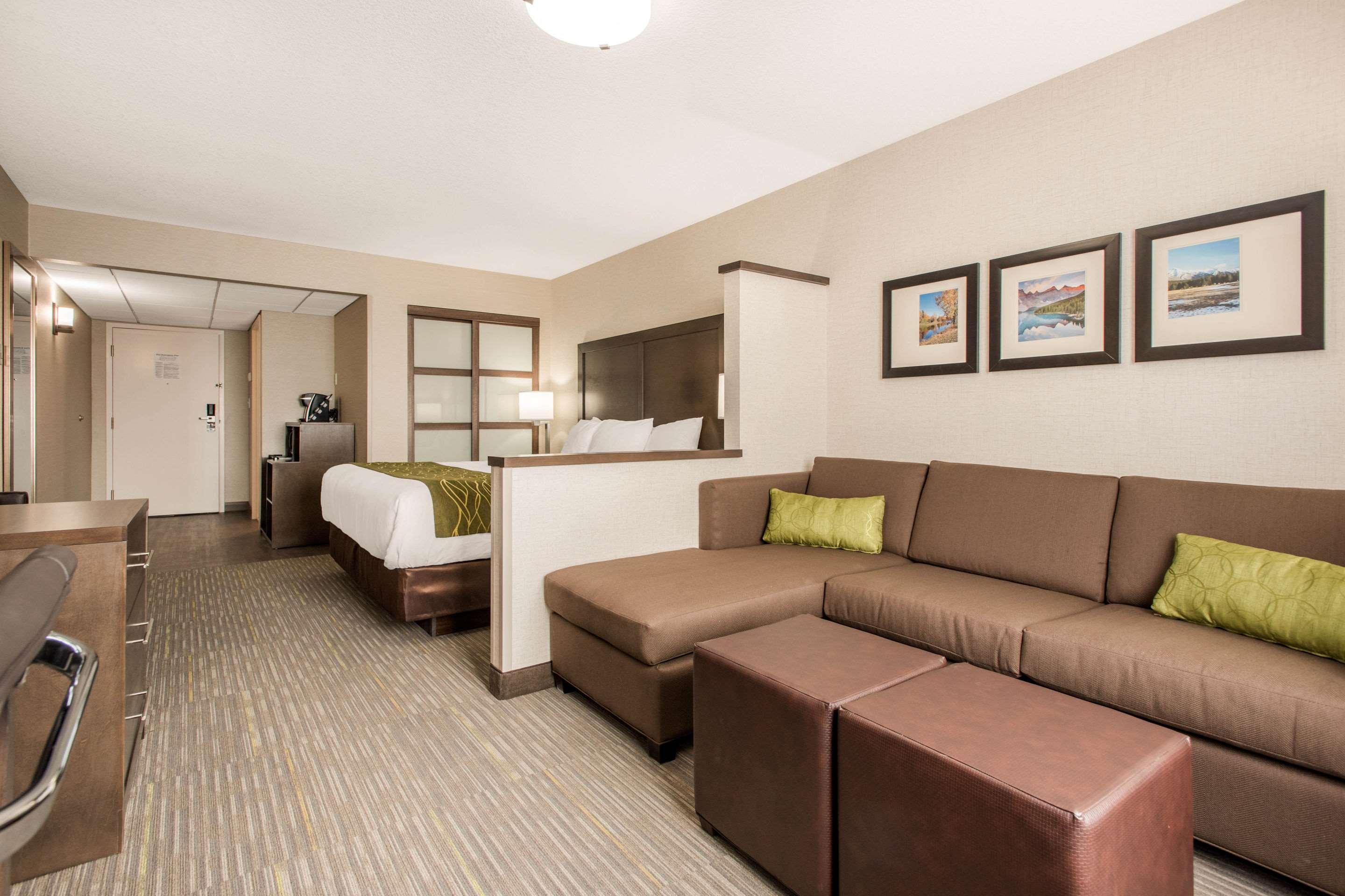 Comfort Inn & Suites Red Deer Exterior foto