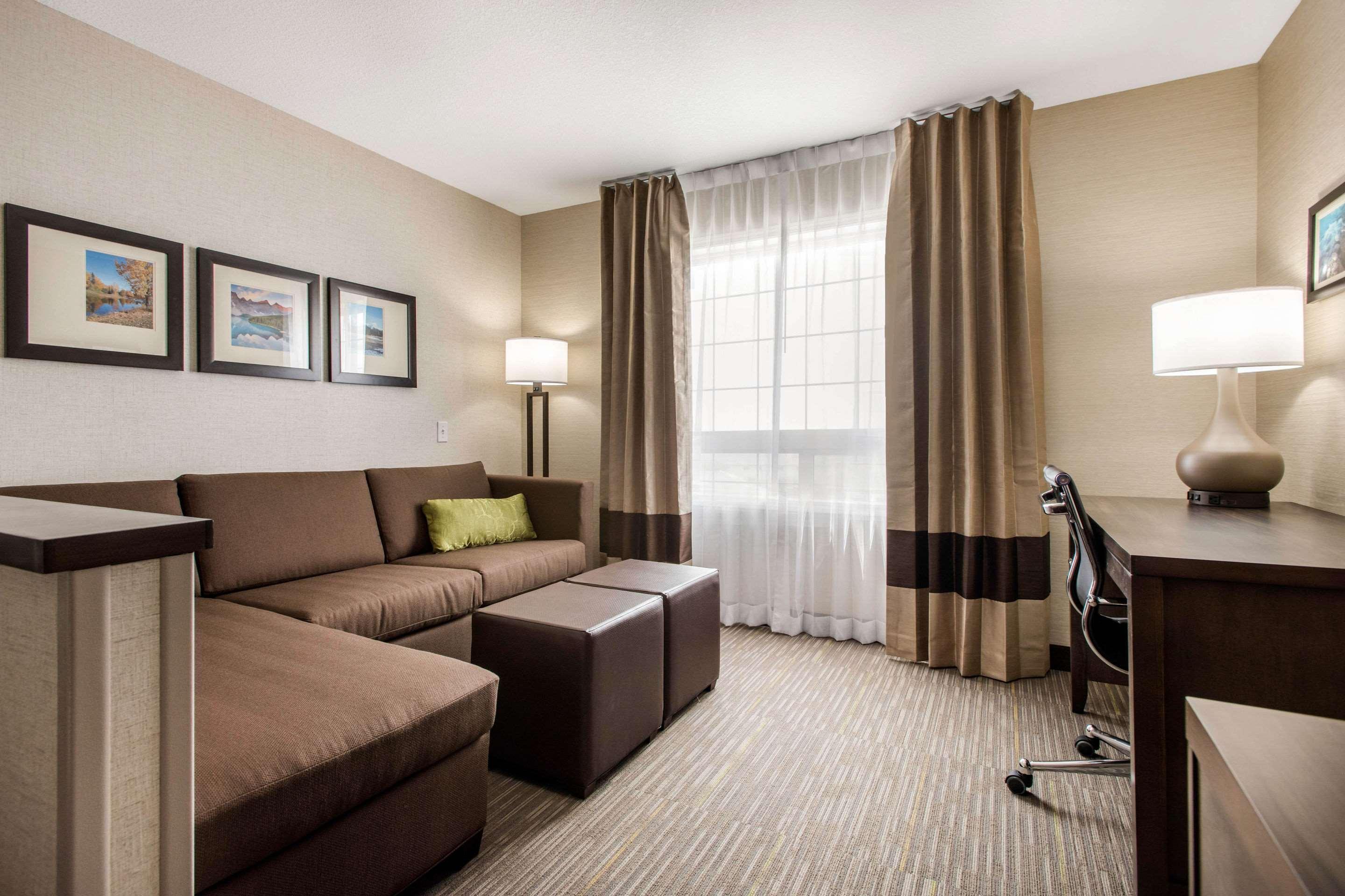 Comfort Inn & Suites Red Deer Exterior foto