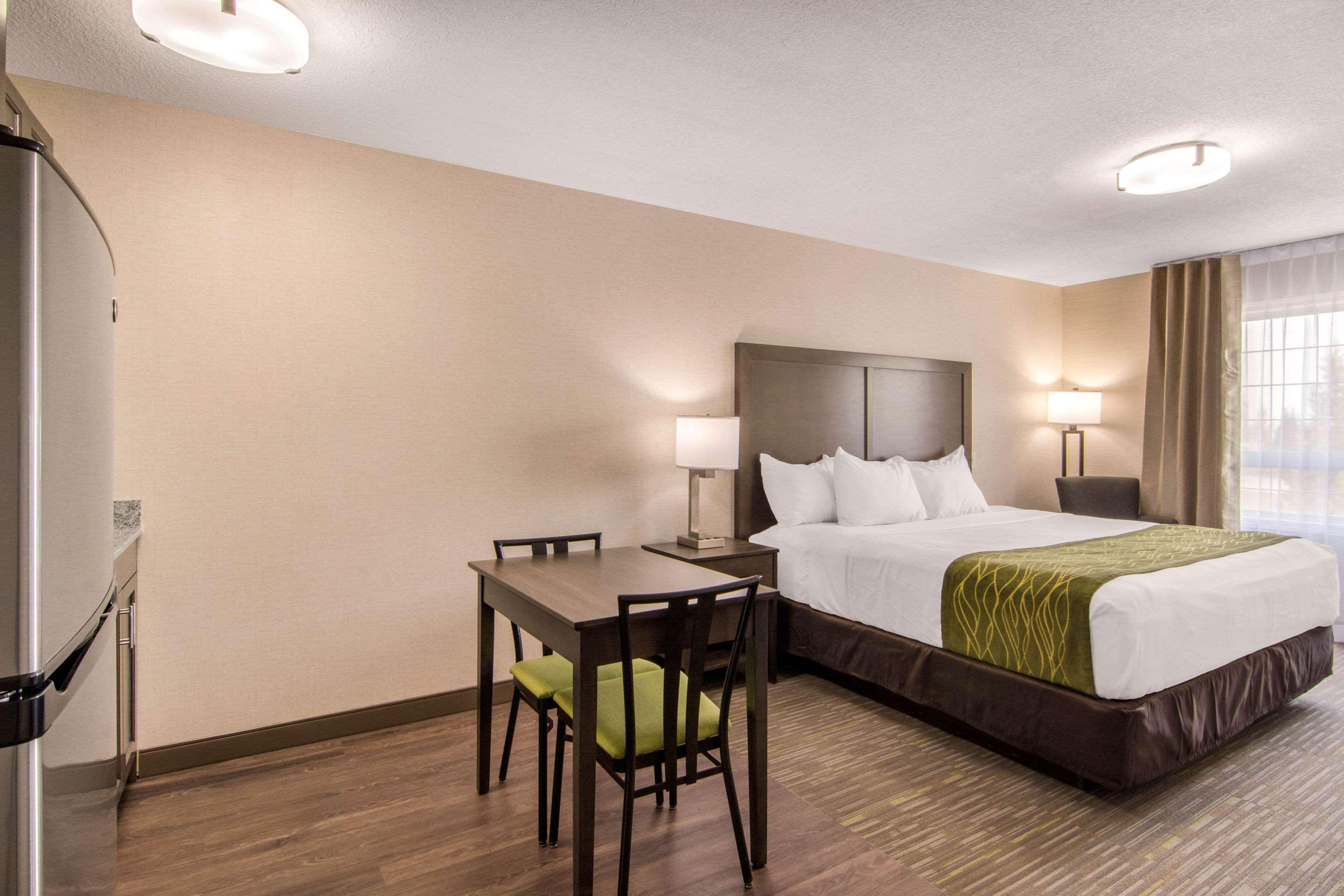 Comfort Inn & Suites Red Deer Exterior foto