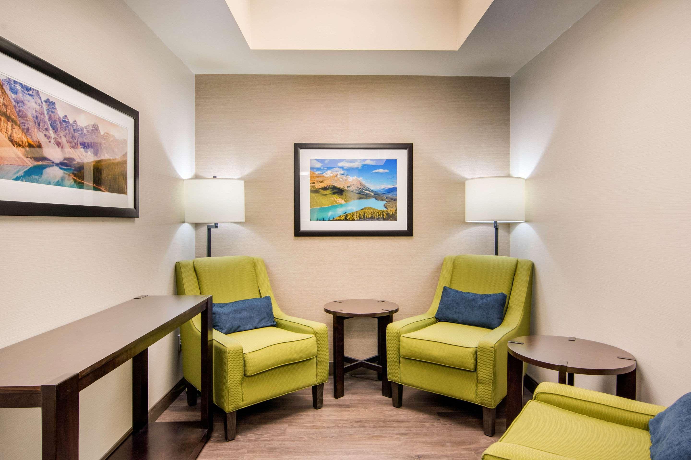 Comfort Inn & Suites Red Deer Exterior foto