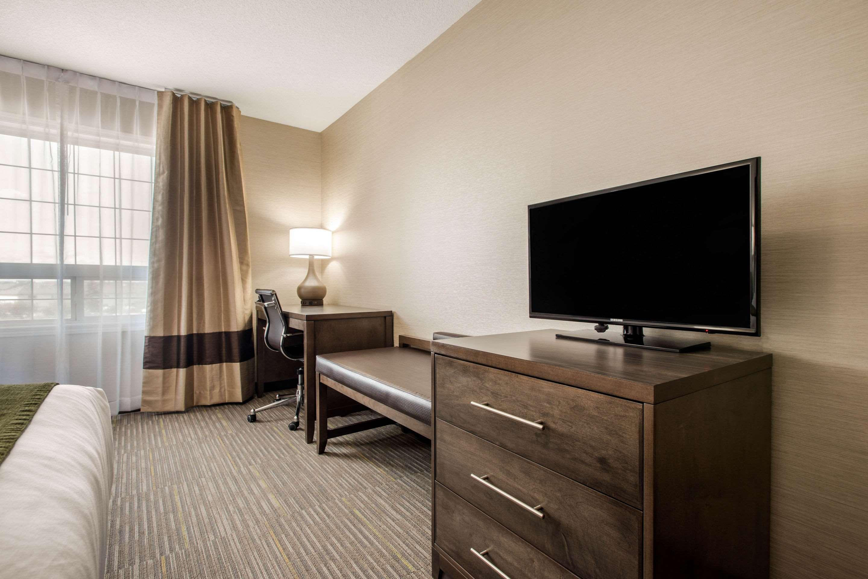 Comfort Inn & Suites Red Deer Exterior foto