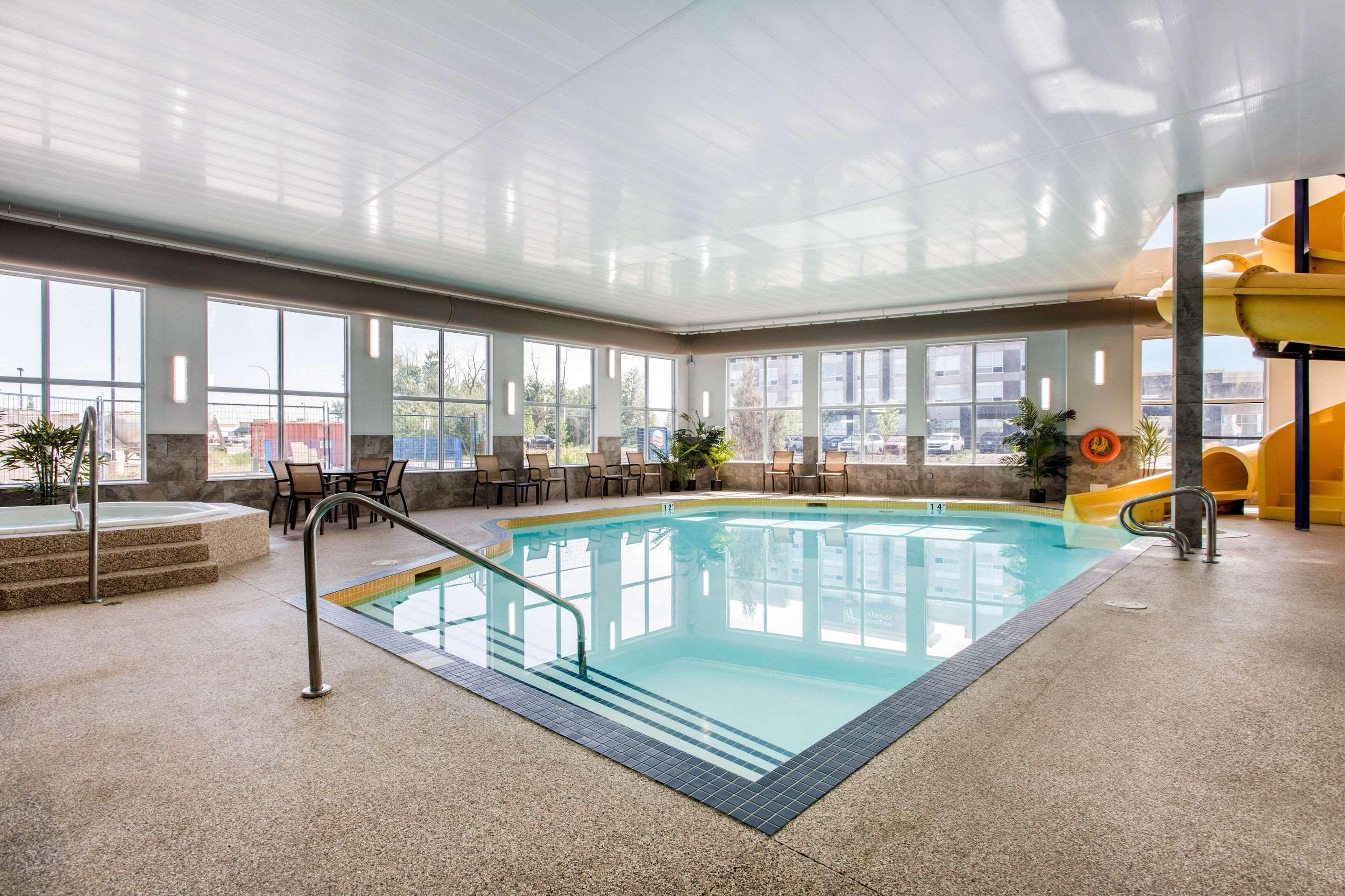 Comfort Inn & Suites Red Deer Exterior foto